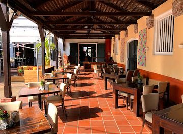 suriname/paramaribo-district/restaurant/roline-s-de-waag