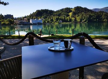 slovenia/coastal-karst/restaurant/vila-preseren