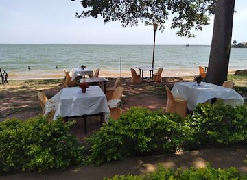 uganda/entebbe/restaurant/rhino-restaurant