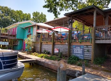 Chuckwalla's Pizza at Chuck's Marina
