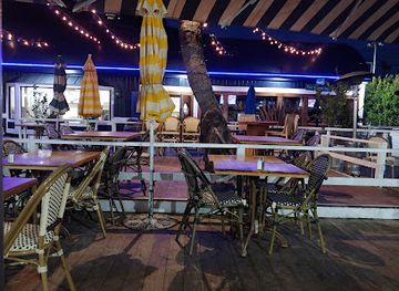 california/malibu/restaurant/gladstones-restaurant