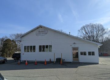 rhode-island/blackstone-river-bikeway/restaurant/shanna-s-country-kitchen