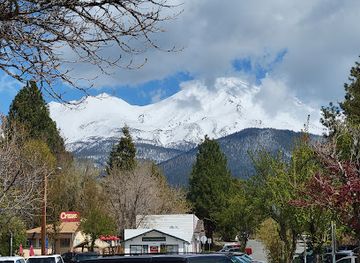 california/shasta-cascade/restaurant/yaks-shack