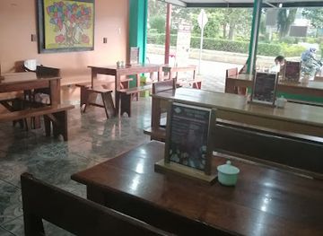 ecuador/mindo/restaurant/restaurante-sol-grill