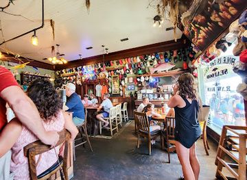 florida/apalachicola/restaurant/hole-in-the-wall-seafood-and-raw-bar