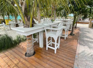 turks-and-caicos-islands/middle-caicos/restaurant/ballyhoos