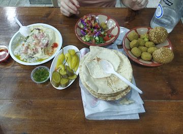 jordan/madaba/restaurant/hummus-loreena