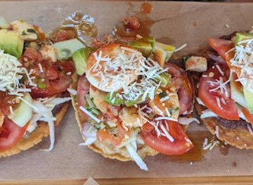 el-salvador/los-cobanos-beach/restaurant/beach-breakers-restaurant