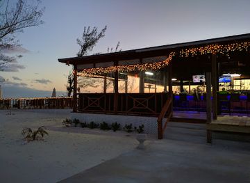 the-bahamas/freeport/restaurant/bernie-s-tikihut