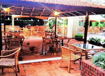 uganda/queen-elizabeth-national-park/restaurant/faze-3