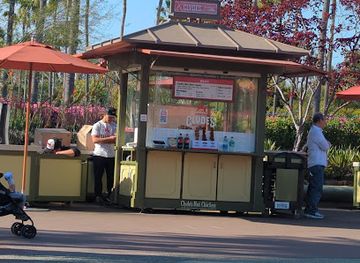 california/anaheim/downtown-disney-district/restaurant/clyde-s-hot-chicken