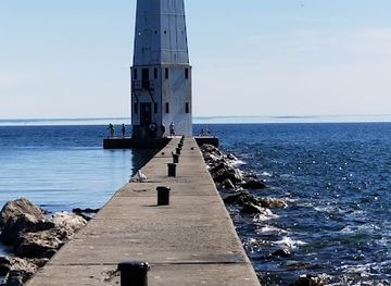 michigan/sleeping-bear-dunes-national-lakeshore/restaurant/dinghy-s-restaurant-bar