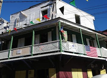 dominica/soufriere/restaurant/cravings-restaurant