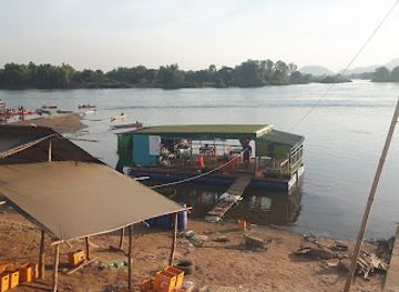laos/si-phan-don-four-thousand-islands/restaurant/lao-restaurant-boat
