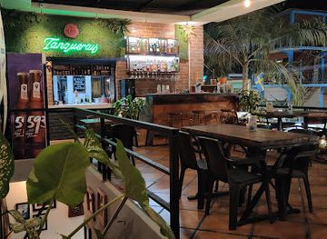 ecuador/montanita-beach/restaurant/tiburon