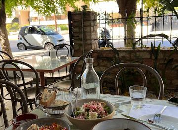 greece/kalamata/restaurant/mple-kanarini