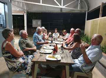 christmas-island/lily-beach/restaurant/tracks-tavern