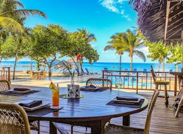 honduras/bay-islands/restaurant/the-cove-palmetto-bay