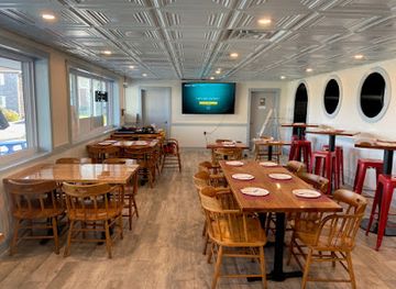 rhode-island/narragansett/restaurant/hook-line-pizza