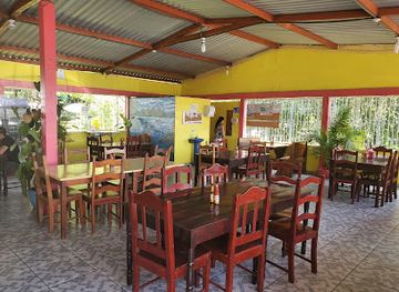 honduras/lago-de-yojoa/restaurant/restaurante-y-balneario-pollo-y-pescado-heidy