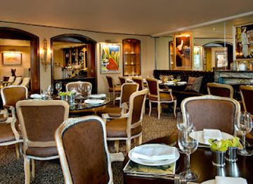 guernsey/pleinmont-point/restaurant/the-leopard-bar-and-restaurant