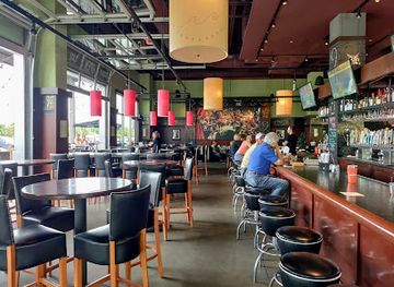 iowa/west-des-moines/restaurant/bar-louie-jordan-creek-town-center