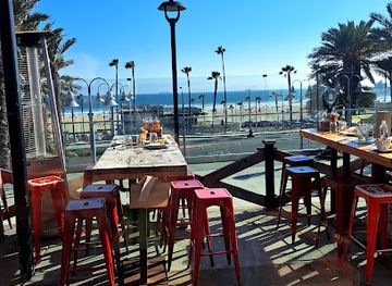 california/huntington-beach/pacific-city/restaurant/old-crow-smokehouse-huntington-beach