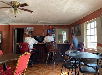 the-bahamas/andros-town/restaurant/golden-conch