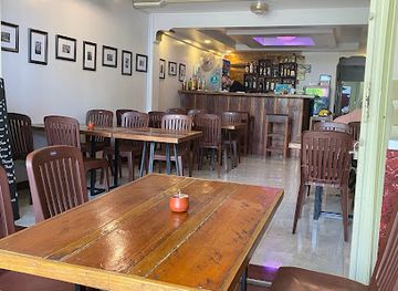 cambodia/kampot/restaurant/moustache-nico-lpow-restaurant