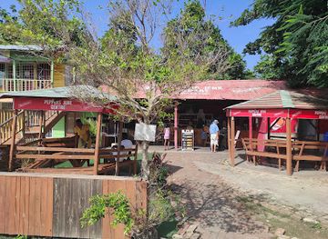 jamaica/martha-brae-river-valley/restaurant/pepper-s-jerk-center