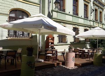romania/sighisoara/restaurant/medieval-tour