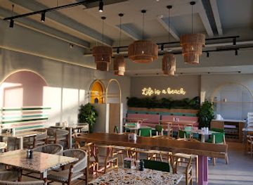 united-arab-emirates/al-hajar-al-gharbi-mountains/restaurant/circle-cafe-kite-beach