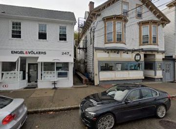 rhode-island/blackstone-river-bikeway/restaurant/blackstone-east-greenwich