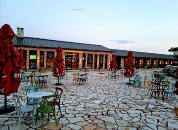 albania/razma-region/restaurant/rozafa-fish-city