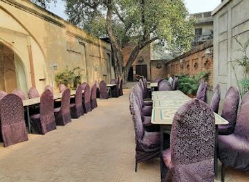 pakistan/lahore/restaurant/shahi-baithak