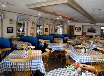 massachusetts/cape-cod/restaurant/spanky-s-clam-shack-and-seaside-saloon