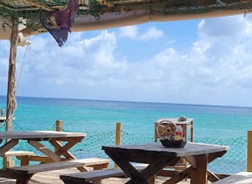 saint-kitts-and-nevis/saint-thomas-lowland-parish/restaurant/shipwreck-beach-bar