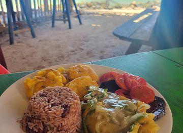 nicaragua/pearl-cays/restaurant/cool-spot