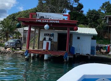 honduras/roatan/restaurant/hole-in-the-wall