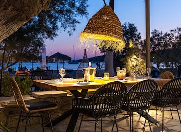 greece/cyclades/restaurant/omilos-beach-restaurant