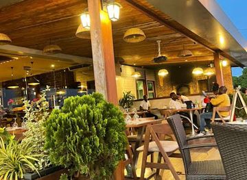 gabon/estuary-province/restaurant/lamaia-lounge-bar-restaurant