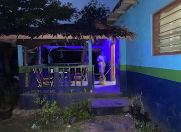 vanuatu/tanna/restaurant/chicken-and-chips