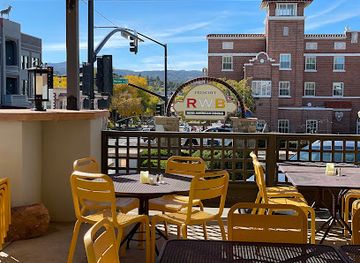 arizona/prescott-national-forest/restaurant/red-white-and-brew