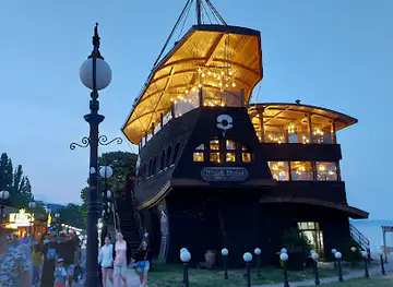 Black Pearl of Golden Sands