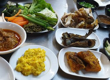 myanmar-burma/dry-zone/restaurant/aung-thu-kha-traditional-myanmar-food-house