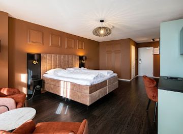 netherlands/volendam/restaurant/old-dutch-hotel-restaurant-le-pompadour