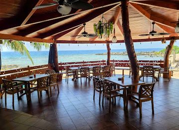 honduras/mosquito-coast/restaurant/kismet-beach-bar