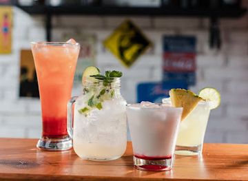 honduras/aguan-valley/restaurant/a-dos-manos