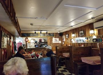 arkansas/fayetteville/restaurant/penguin-ed-s-bar-b-que