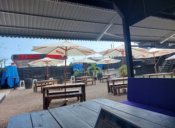 jamaica/surrey-county/restaurant/di-lot-restaurant-bar